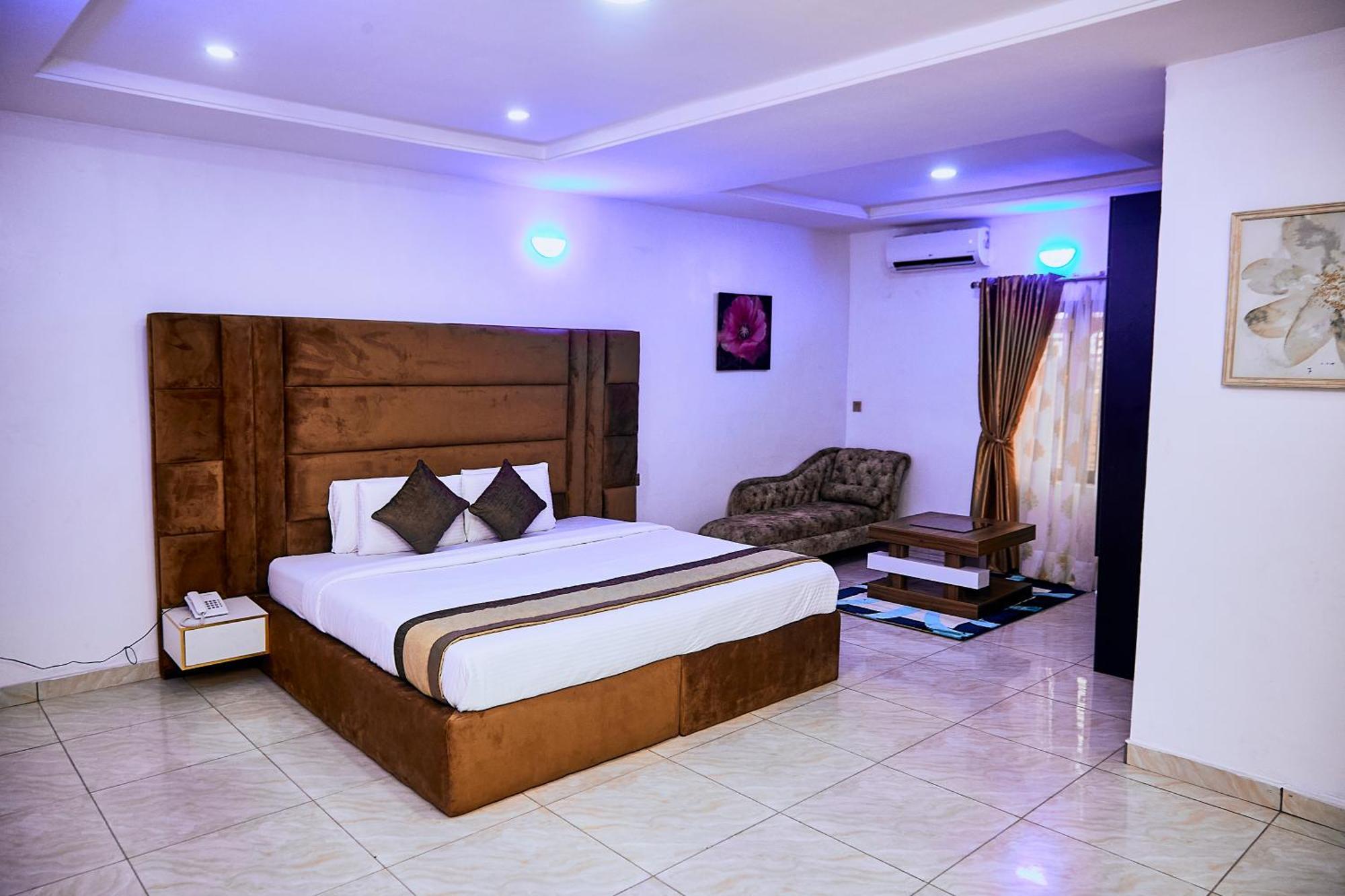 247 Luxury Hotel & Apartment Ajah Lekki Eksteriør bilde